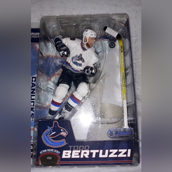 NHL Vancouver Canucks Sports Hockey Series 7 Todd Bertuzzi Action Figure 2003 - Picture 7 of 10